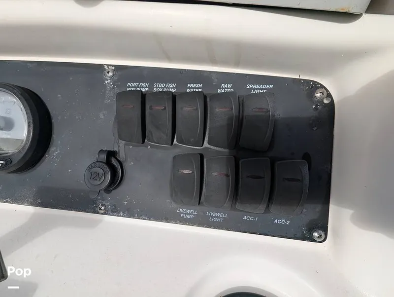 Slide: The Image of Boston Whaler 240 Outrage 2004 - 15025181