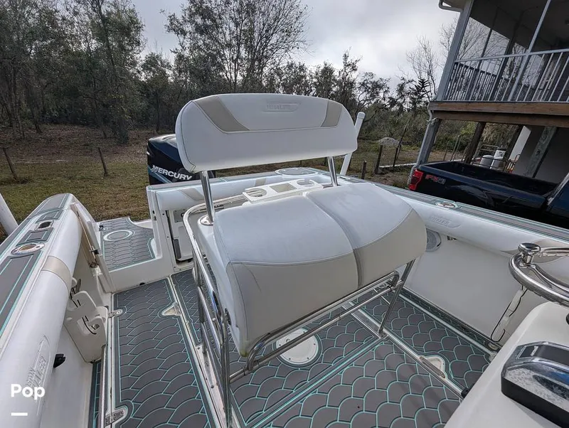 Slide: The Image of Boston Whaler 240 Outrage 2004 - 15025185