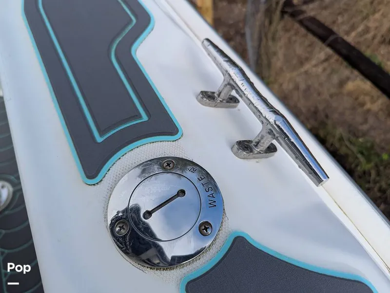 Slide: The Image of Boston Whaler 240 Outrage 2004 - 15025187