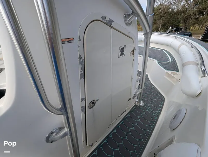 Slide: The Image of Boston Whaler 240 Outrage 2004 - 15025189
