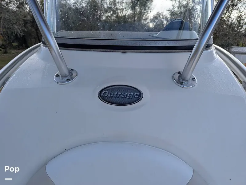 Slide: The Image of Boston Whaler 240 Outrage 2004 - 15025702
