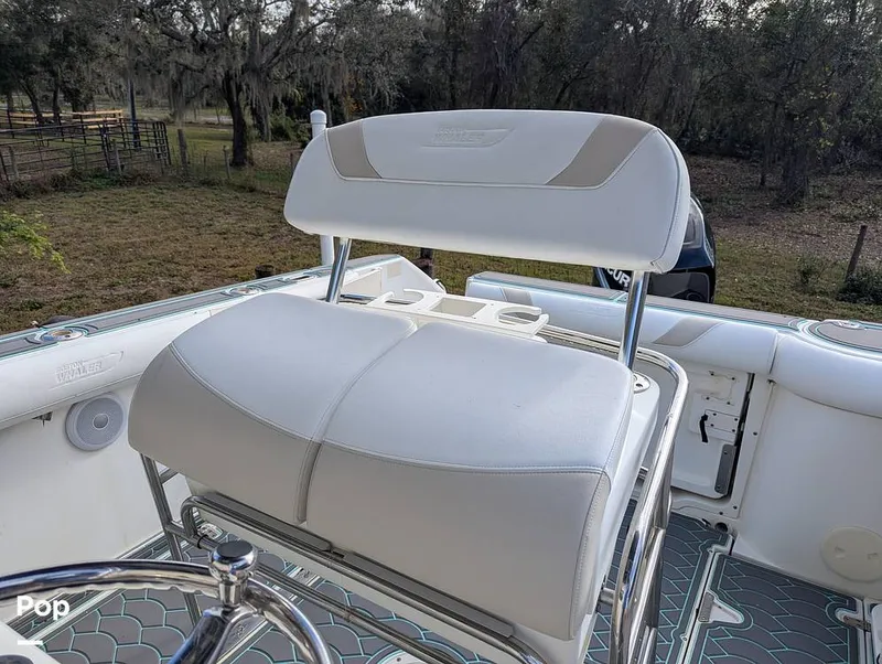 Slide: The Image of Boston Whaler 240 Outrage 2004 - 15025705
