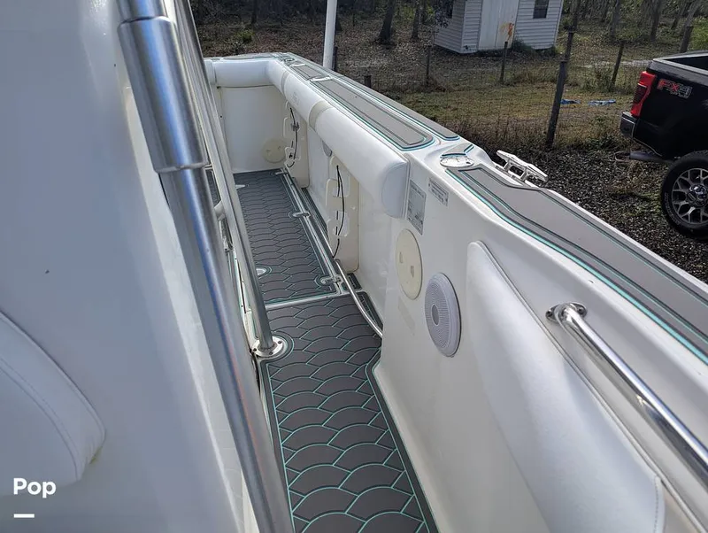 Slide: The Image of Boston Whaler 240 Outrage 2004 - 15025703