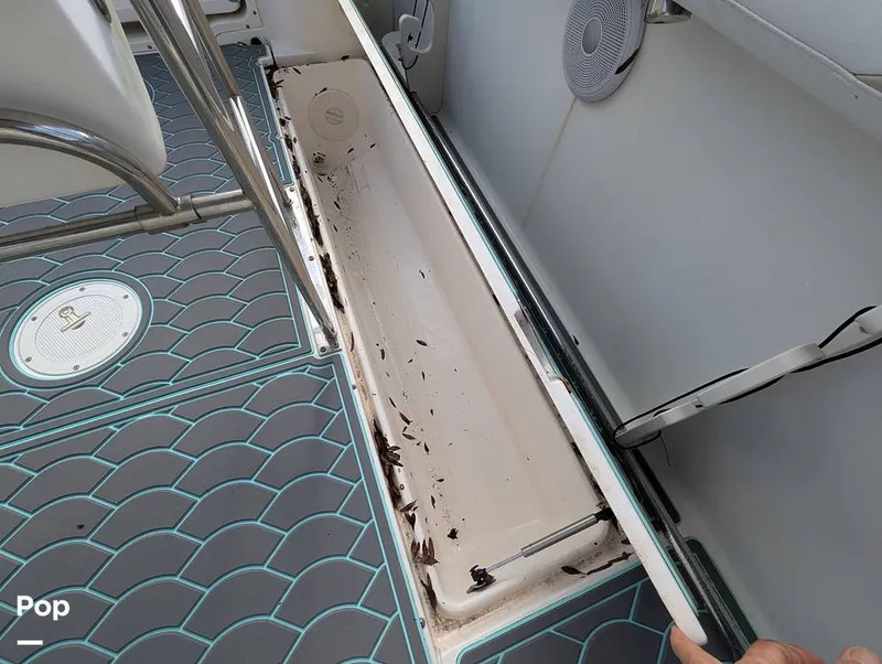 Slide: The Image of Boston Whaler 240 Outrage 2004 - 15025706