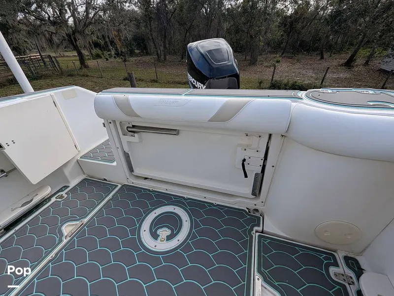 Slide: The Image of Boston Whaler 240 Outrage 2004 - 15025708