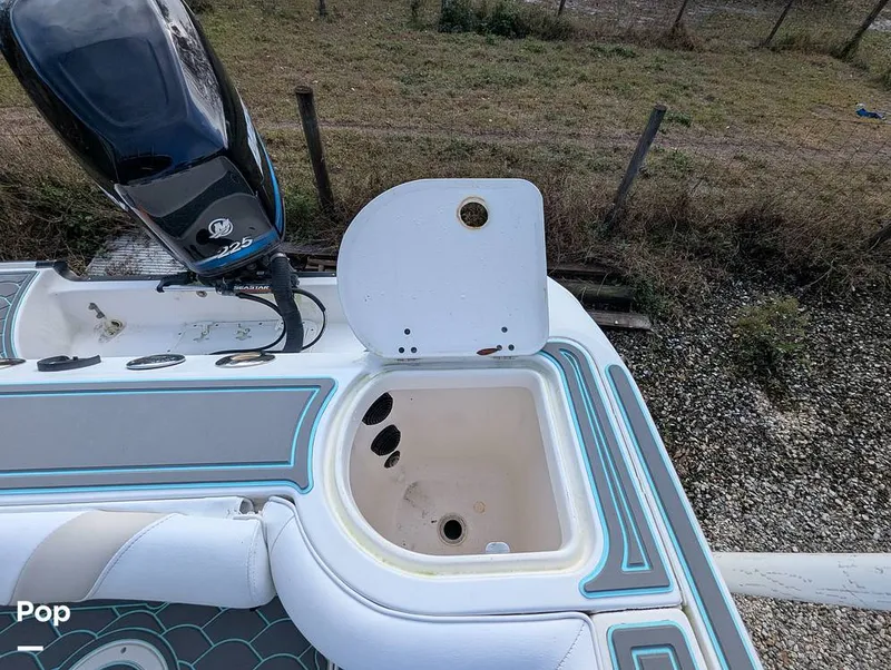 Slide: The Image of Boston Whaler 240 Outrage 2004 - 15025709
