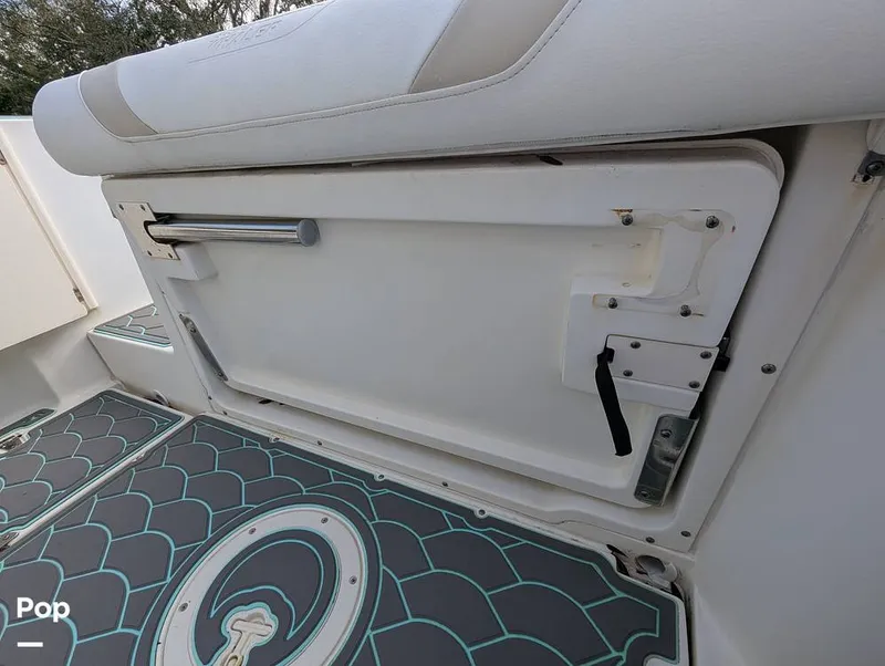 Slide: The Image of Boston Whaler 240 Outrage 2004 - 15025712