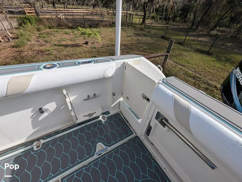Slide: The Image of Boston Whaler 240 Outrage 2004 - 15025716