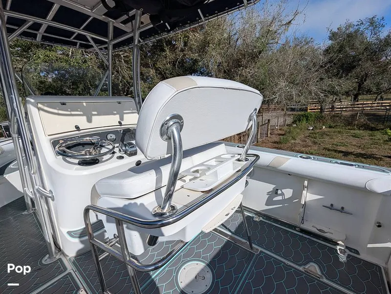 Slide: The Image of Boston Whaler 240 Outrage 2004 - 15025717