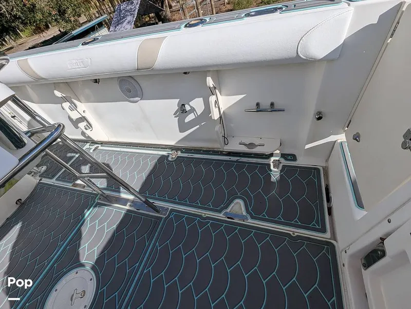 Slide: The Image of Boston Whaler 240 Outrage 2004 - 15025718