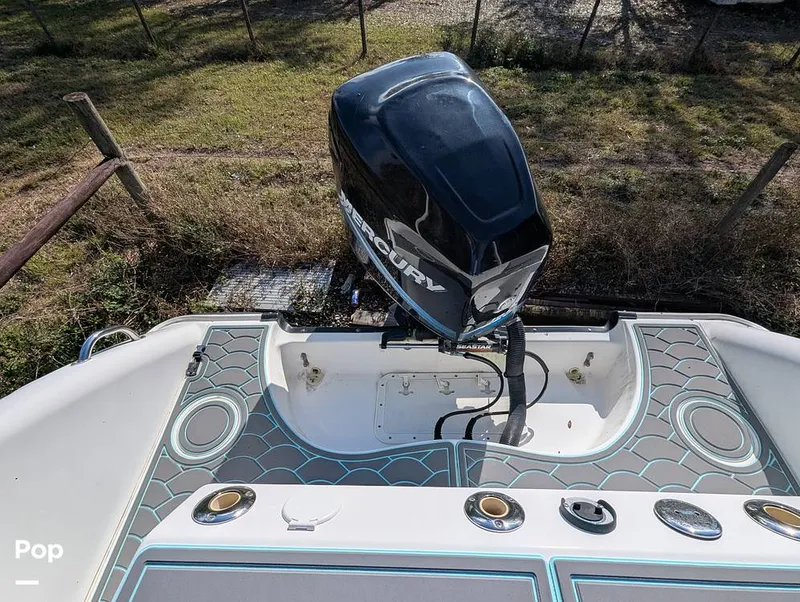 Slide: The Image of Boston Whaler 240 Outrage 2004 - 15025719