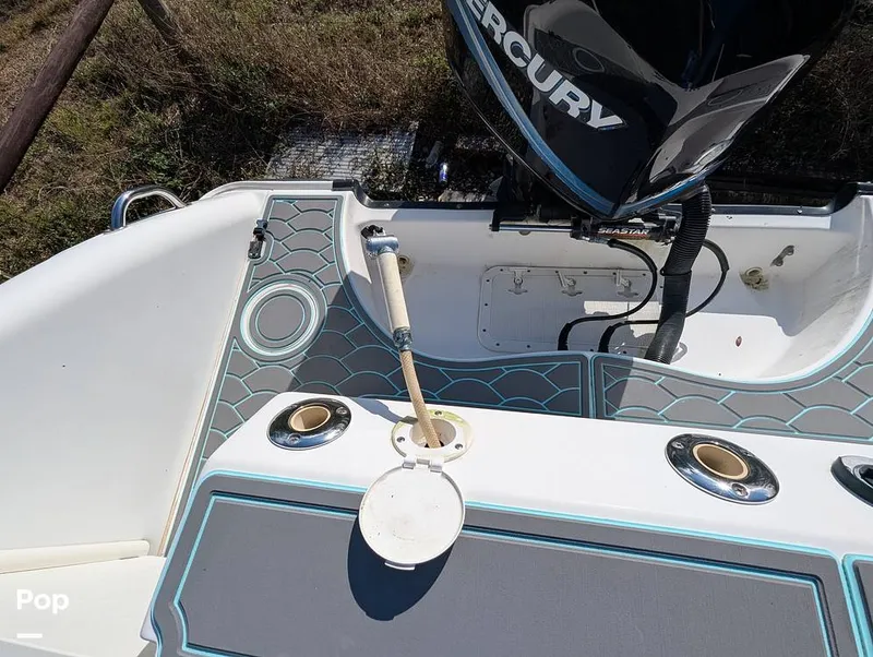 Slide: The Image of Boston Whaler 240 Outrage 2004 - 15025720