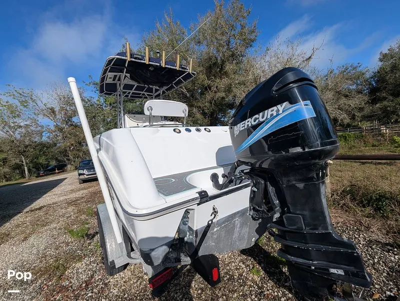 Slide: The Image of Boston Whaler 240 Outrage 2004 - 15027680