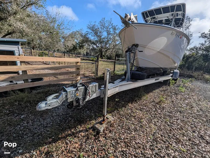 Slide: The Image of Boston Whaler 240 Outrage 2004 - 15027682