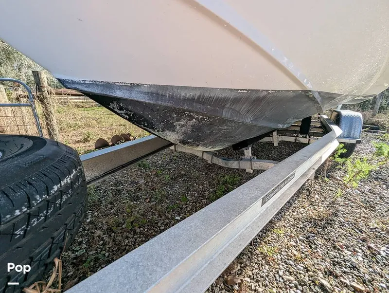 Slide: The Image of Boston Whaler 240 Outrage 2004 - 15027684