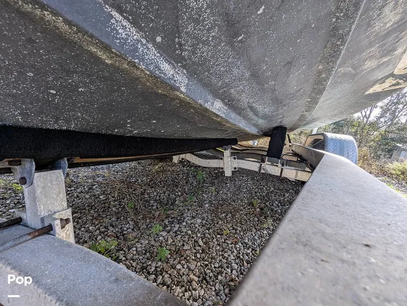 Slide: The Image of Boston Whaler 240 Outrage 2004 - 15027686