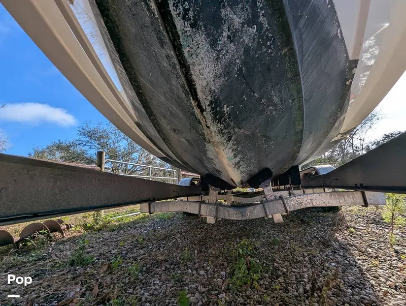 Slide: The Image of Boston Whaler 240 Outrage 2004 - 15027687