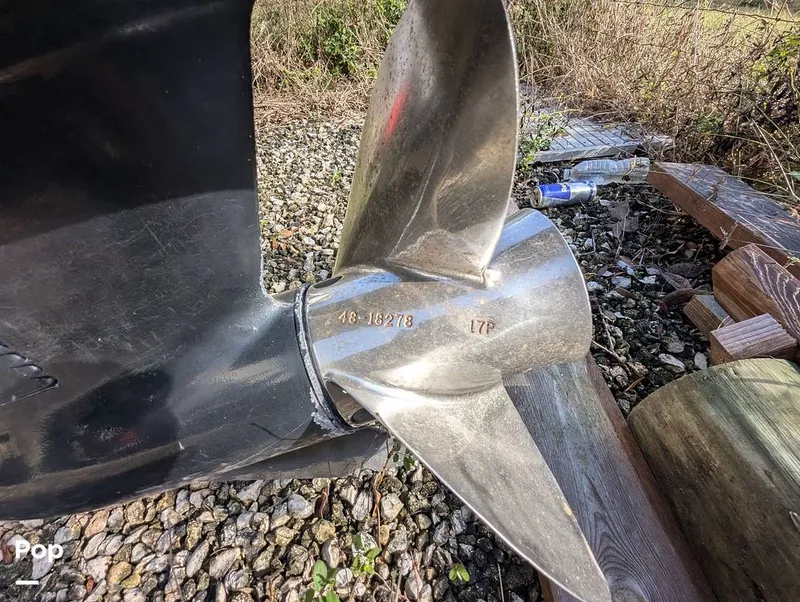 Slide: The Image of Boston Whaler 240 Outrage 2004 - 15027695