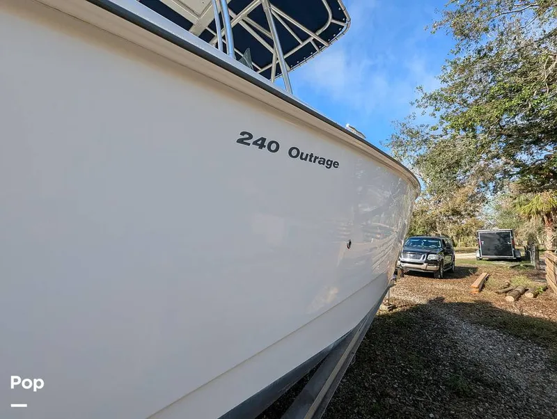 Slide: The Image of Boston Whaler 240 Outrage 2004 - 15027701