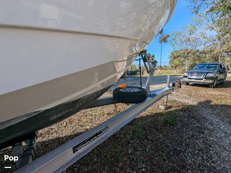 Slide: The Image of Boston Whaler 240 Outrage 2004 - 15027703