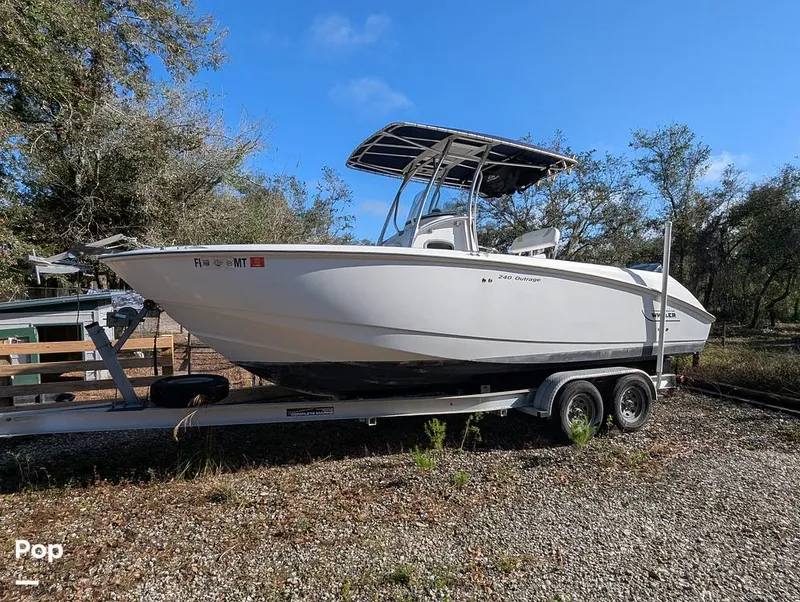 Slide: The Image of Boston Whaler 240 Outrage 2004 - 15027705