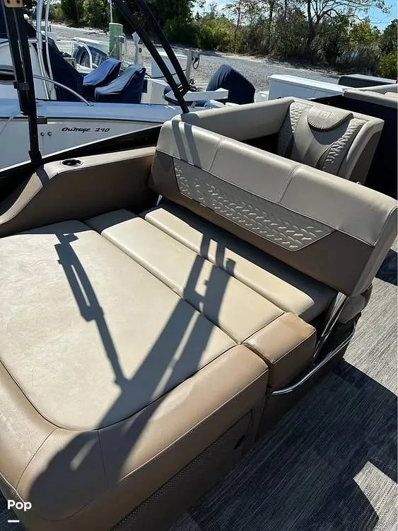 Slide: The Image of Godfrey 235 SFL Monaco 2022 - 14983837