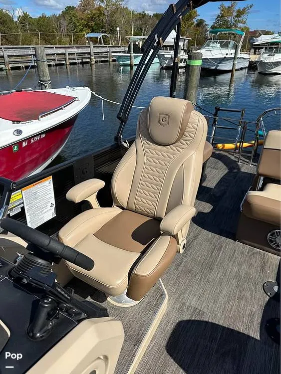 Slide: The Image of Godfrey 235 SFL Monaco 2022 - 14983839