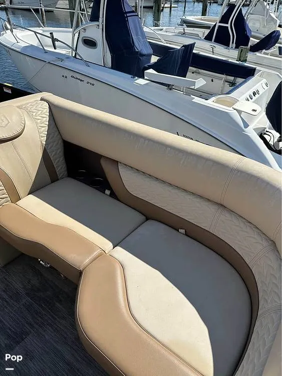 Slide: The Image of Godfrey 235 SFL Monaco 2022 - 14983833