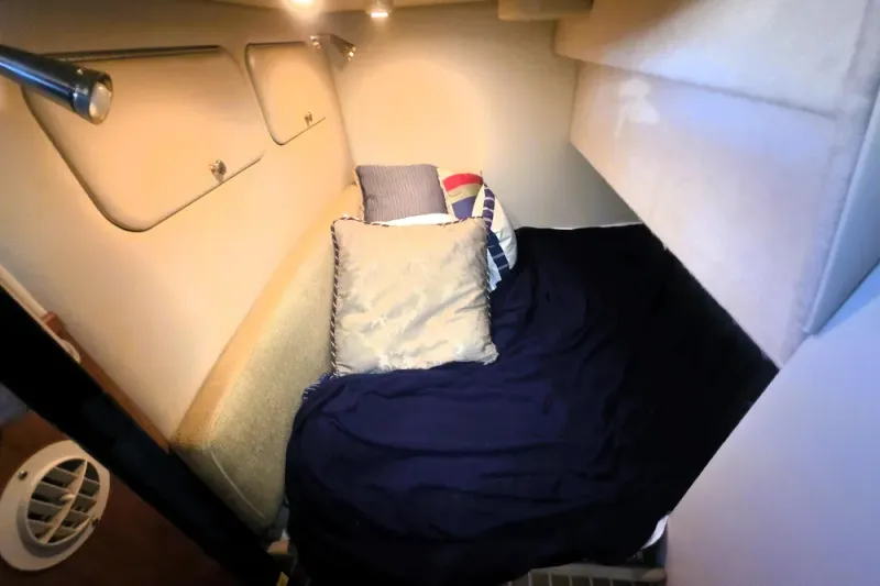 Slide: The Image of Meridian 381 Sedan 2004 - 15