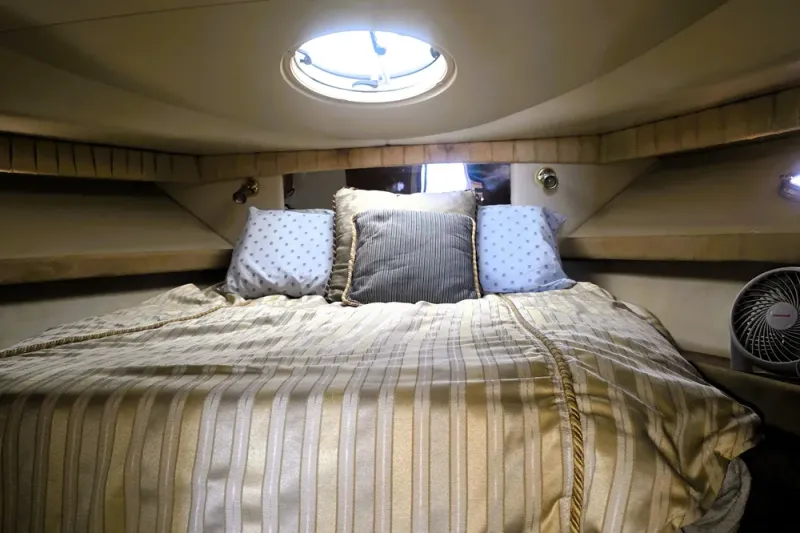 Slide: The Image of Meridian 381 Sedan 2004 - 6
