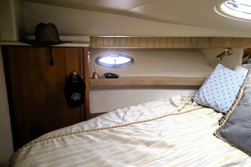 Slide: The Image of Meridian 381 Sedan 2004 - 7