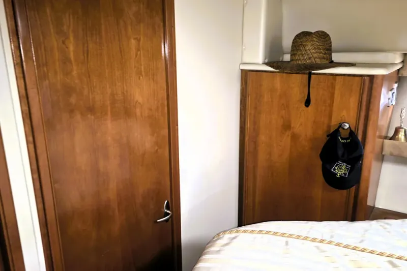 Slide: The Image of Meridian 381 Sedan 2004 - 8