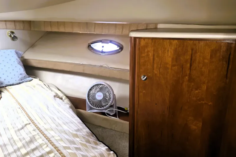 Slide: The Image of Meridian 381 Sedan 2004 - 9