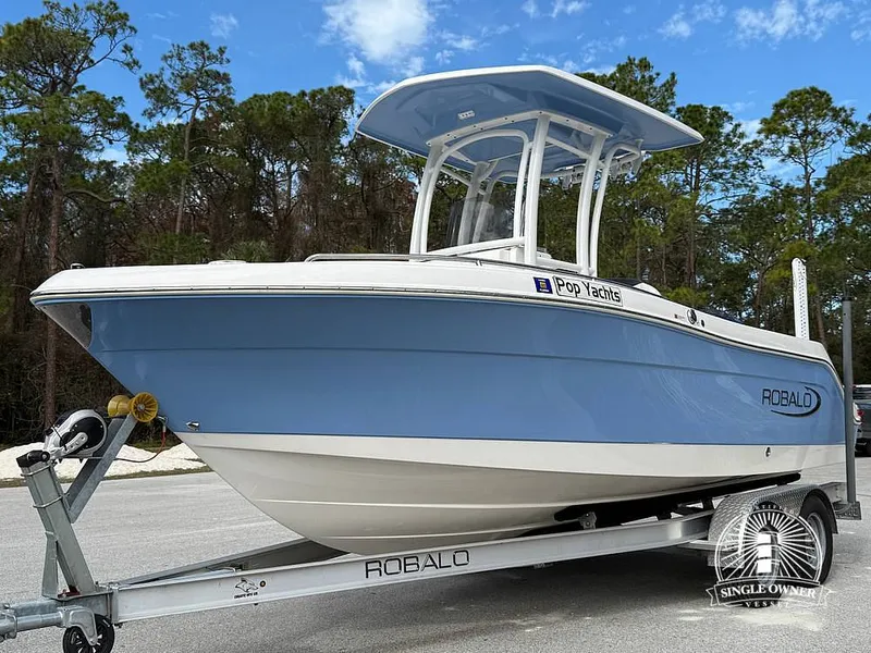 Slide: The Image of 2023 Robalo R222 Explorer - 15021835