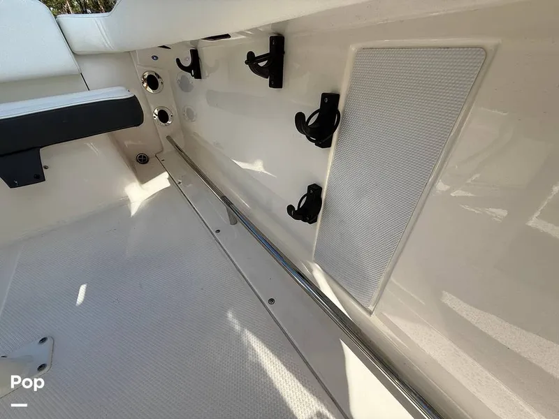 Slide: The Image of Robalo R222 Explorer 2023 - 15021946