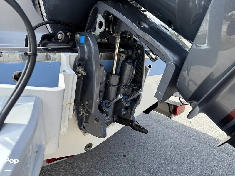 Slide: The Image of Robalo R222 Explorer 2023 - 15022059