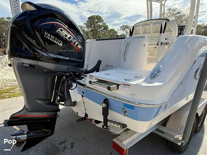 Slide: The Image of Robalo R222 Explorer 2023 - 15023159