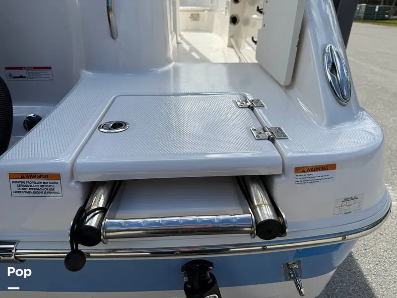 Slide: The Image of Robalo R222 Explorer 2023 - 15022062