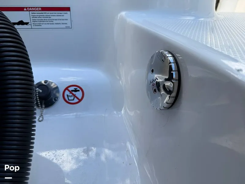 Slide: The Image of Robalo R222 Explorer 2023 - 15022065