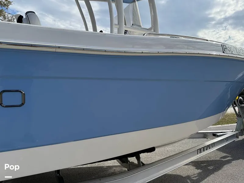 Slide: The Image of Robalo R222 Explorer 2023 - 15022069