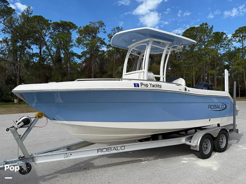 Slide: The Image of Robalo R222 Explorer 2023 - 15021855