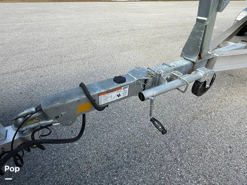 Slide: The Image of Robalo R222 Explorer 2023 - 15022077