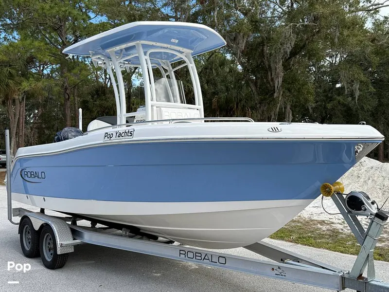 Slide: The Image of Robalo R222 Explorer 2023 - 15021866