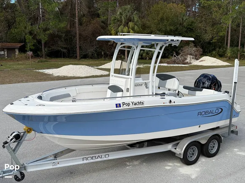 Slide: The Image of Robalo R222 Explorer 2023 - 15021868