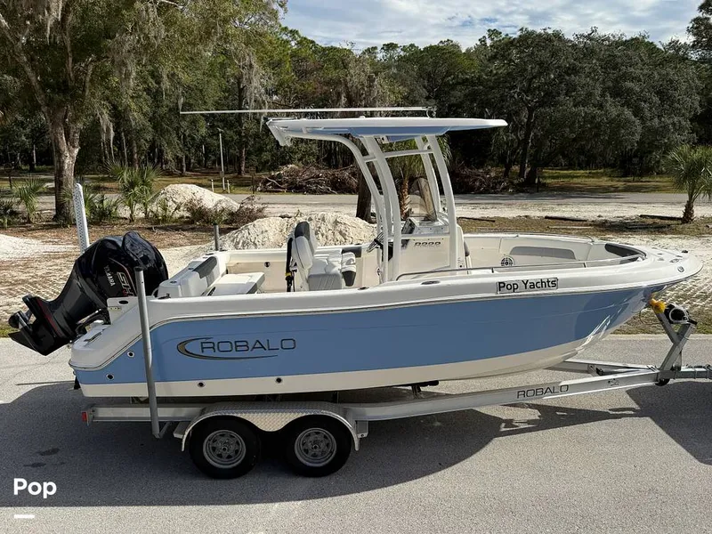 Slide: The Image of Robalo R222 Explorer 2023 - 15021877