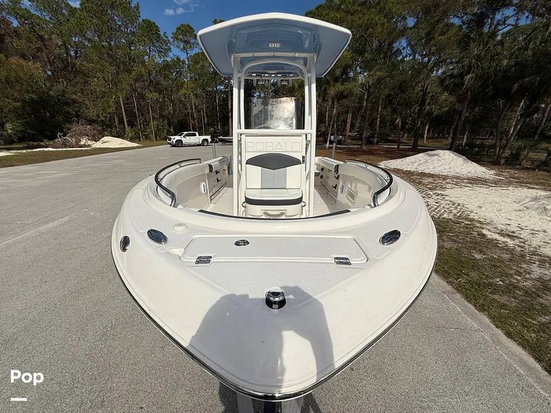 Slide: The Image of Robalo R222 Explorer 2023 - 15021879