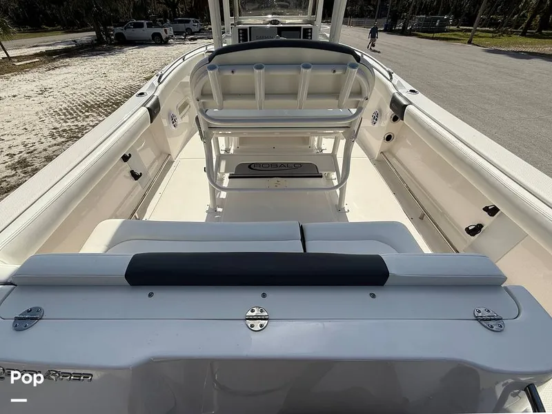 Slide: The Image of Robalo R222 Explorer 2023 - 15021894