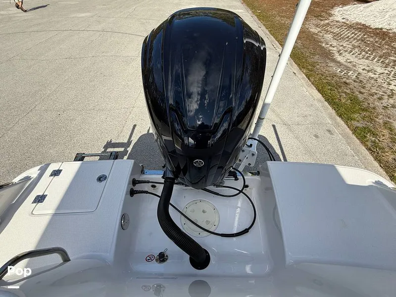 Slide: The Image of Robalo R222 Explorer 2023 - 15021896