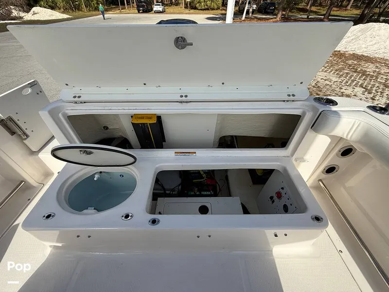 Slide: The Image of Robalo R222 Explorer 2023 - 15021899