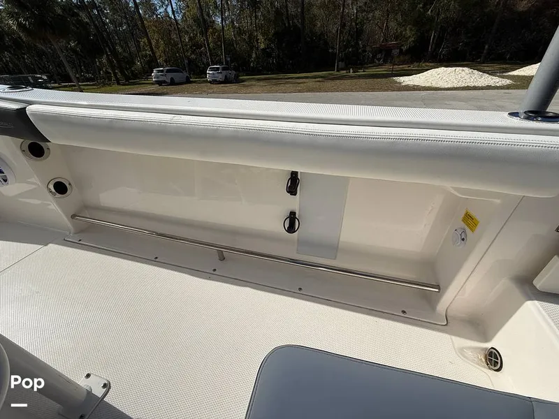 Slide: The Image of Robalo R222 Explorer 2023 - 15021907